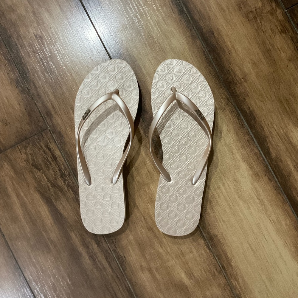 Roxy sandals